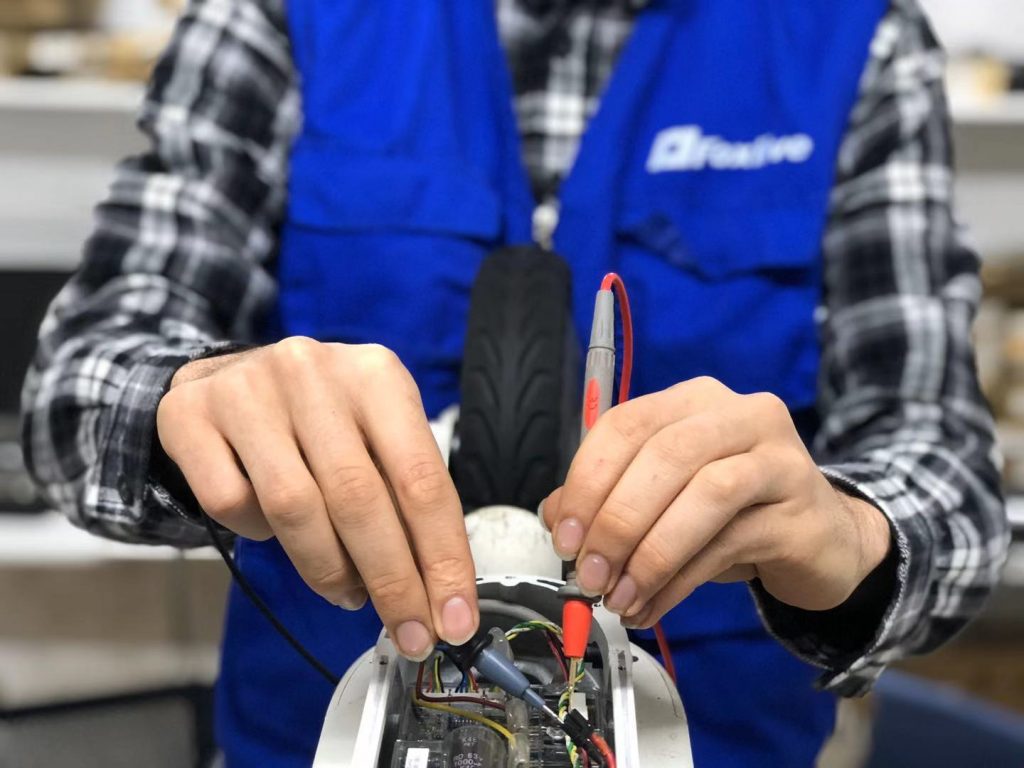 Electrónica reparar patinete eléctrico